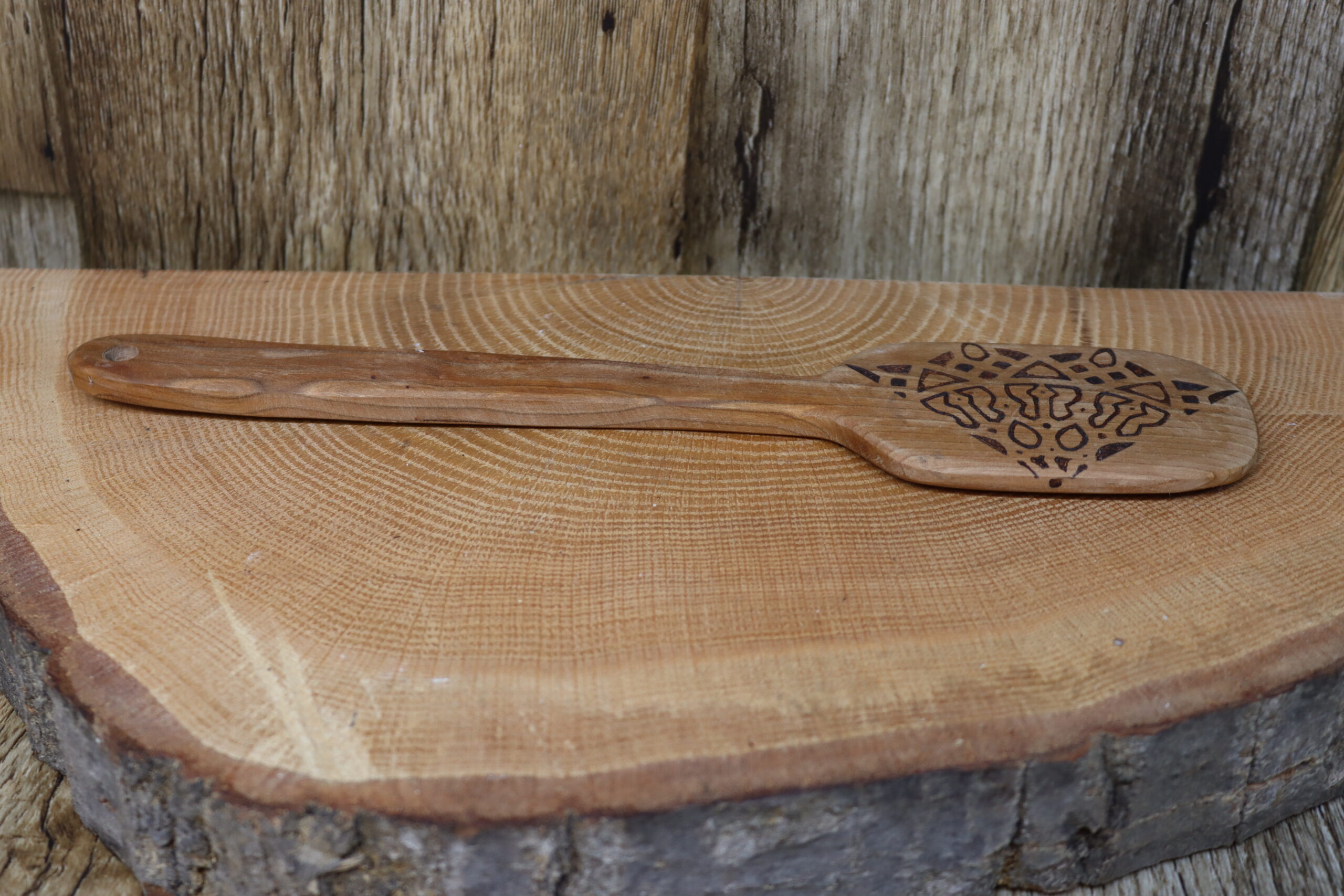 Cherry wood spatula with graphic